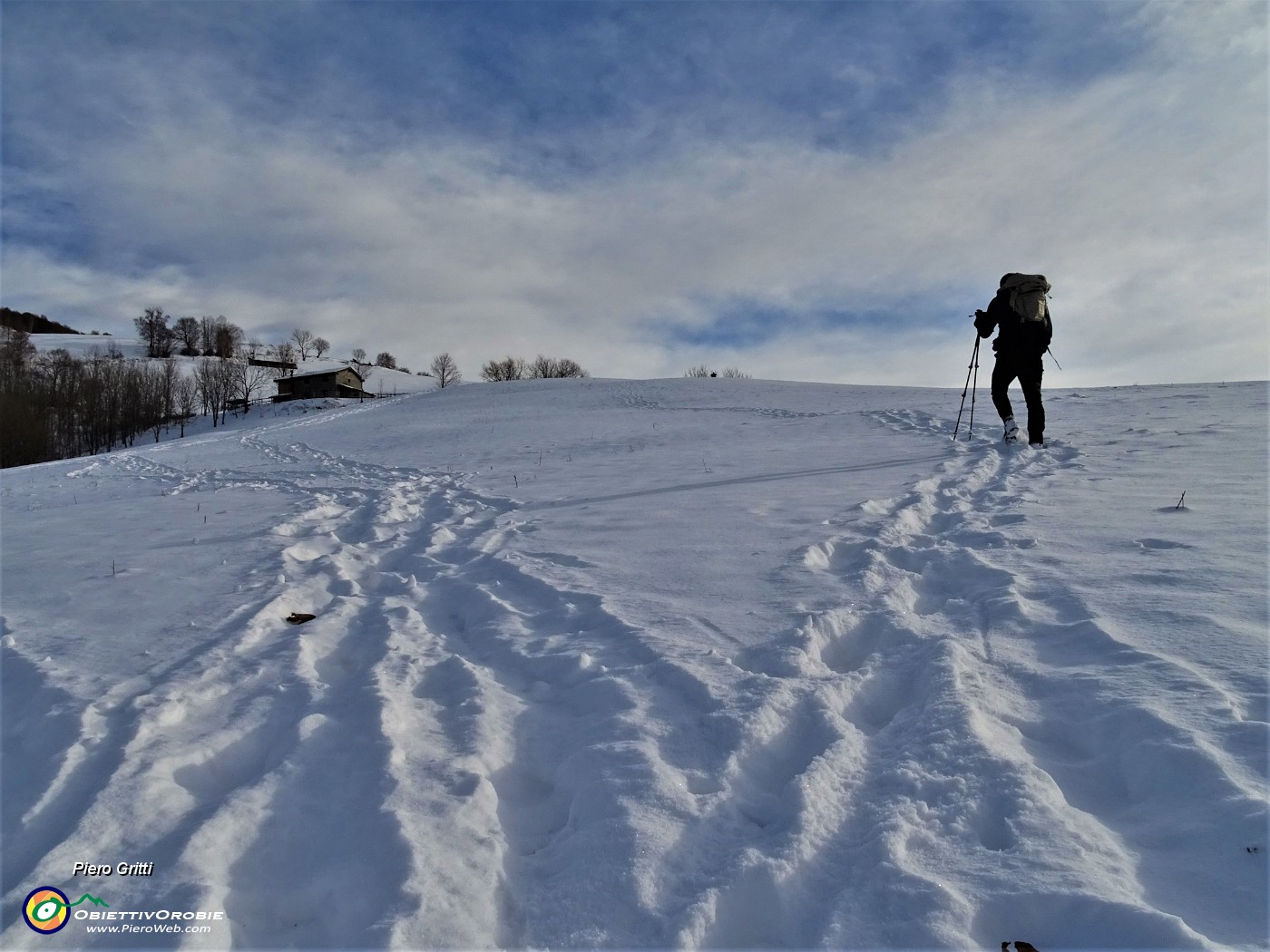 18 In salita libera sui pratoni innevati di Prato Giugno.JPG